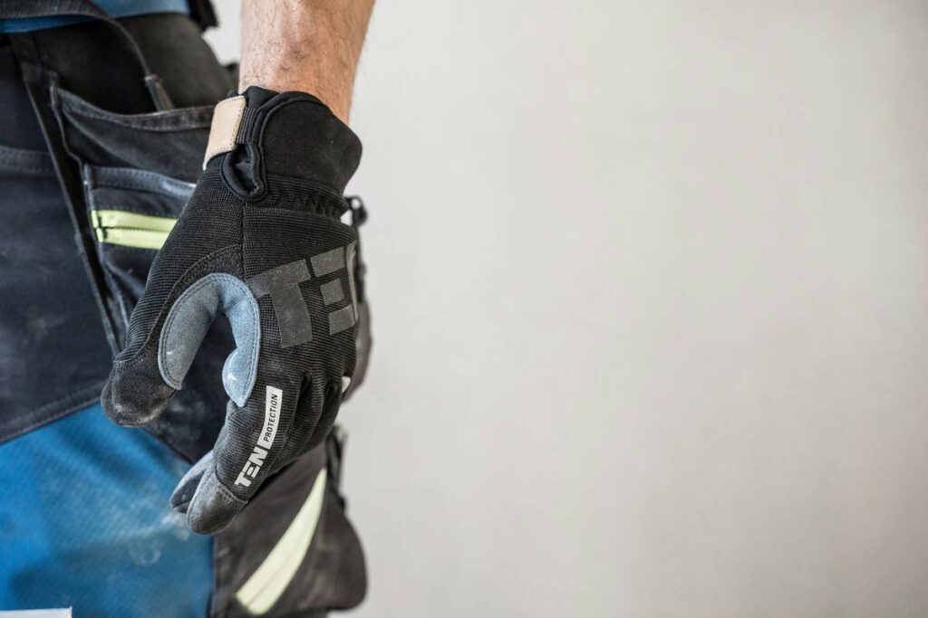 Safety Standards Compliance in Climbing Gloves: What Every Adventurer Must Know